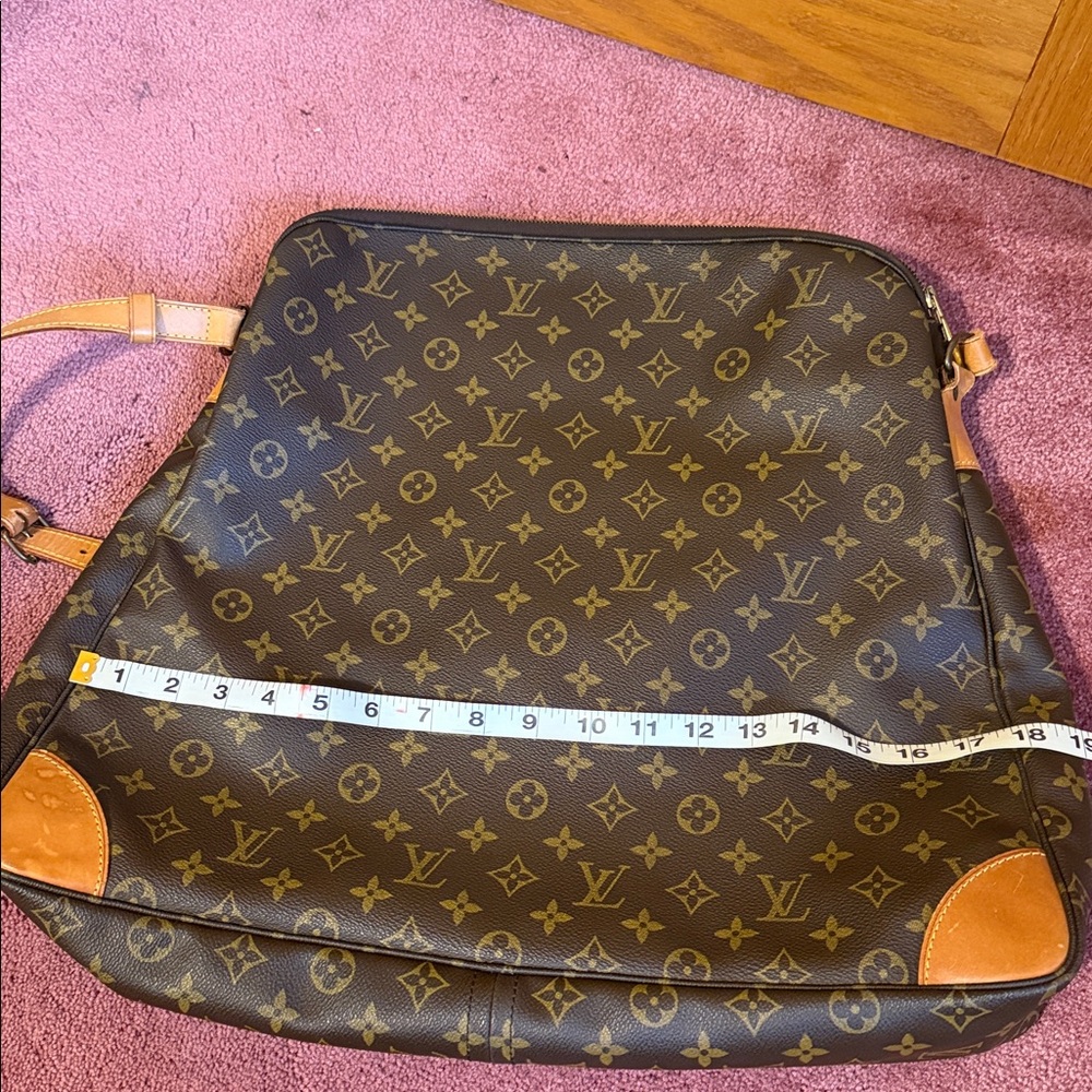 AUTHENTIC LOUIS VUITTON OVERSIZED HOBO BAG - Great for travel! - Picture 7 of 9